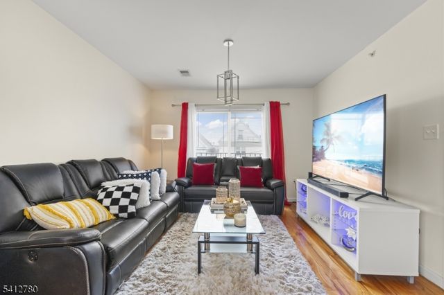 56 Delaware St, Elizabeth City, NJ 07206