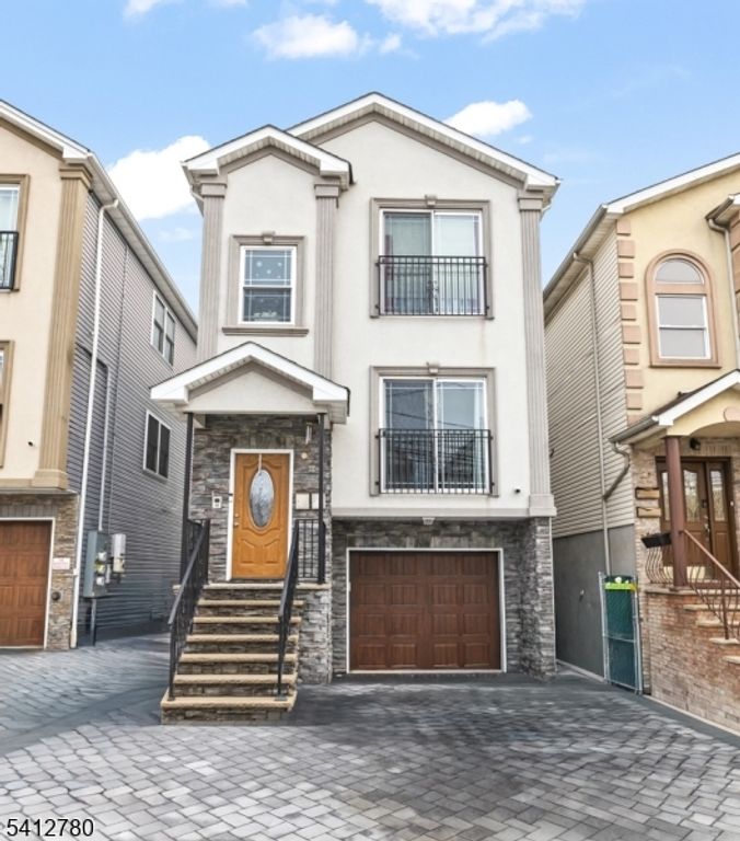 56 Delaware St, Elizabeth City, NJ 07206