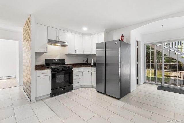 10 Clifton Place, Port Jefferson, NY 11776