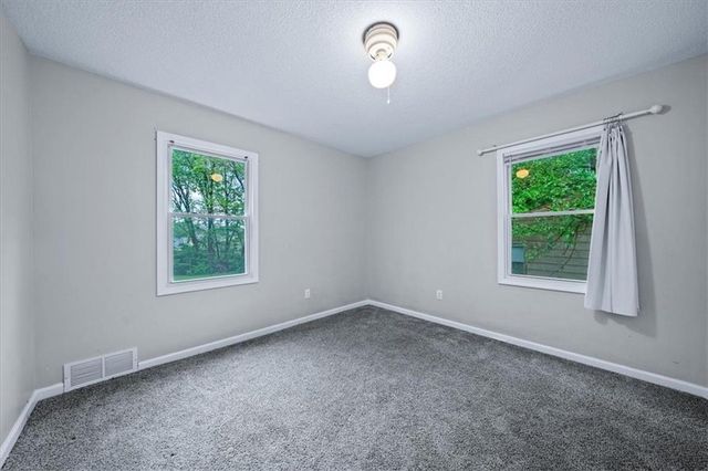 9012 E 52nd Terrace, Kansas City, MO 64133