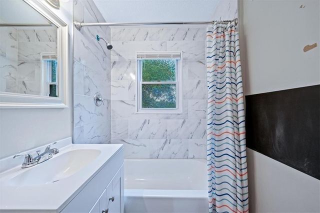 9012 E 52nd Terrace, Kansas City, MO 64133