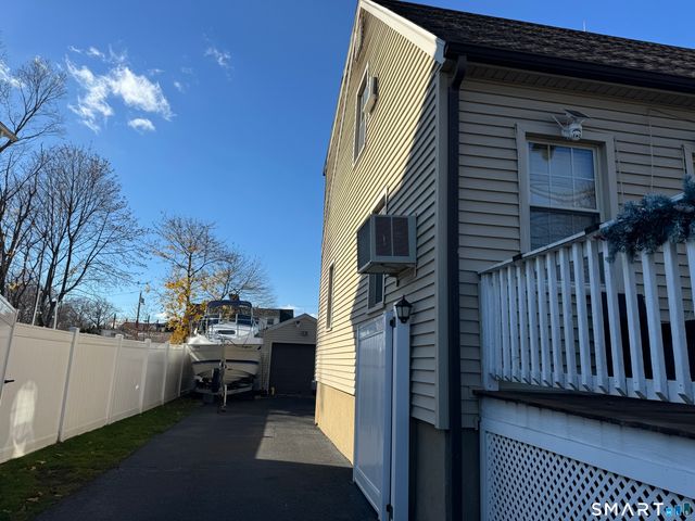 425 Huntington Road, Stratford, CT 06614
