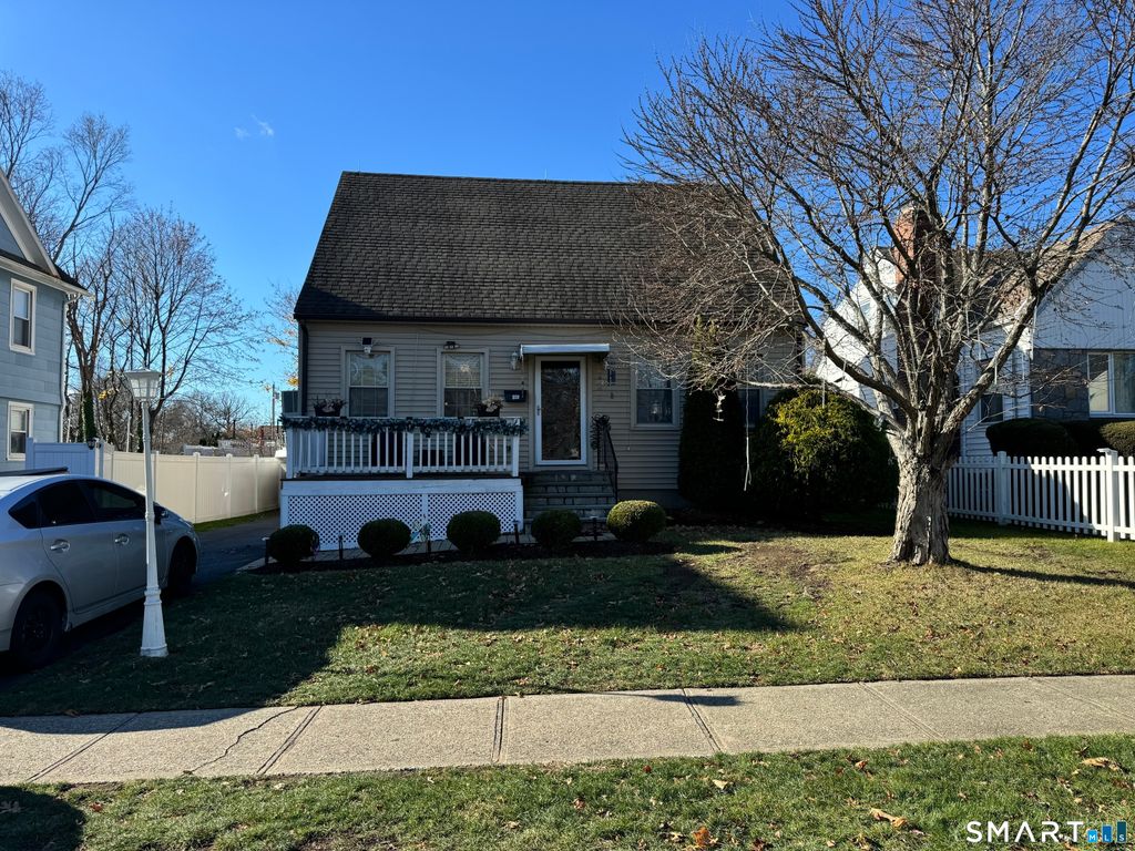 425 Huntington Road, Stratford, CT 06614