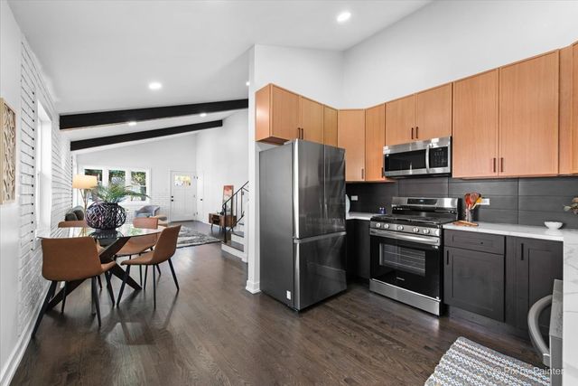 600 N IOWA Avenue, Villa Park, IL 60181