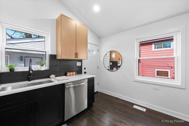 600 N IOWA Avenue, Villa Park, IL 60181