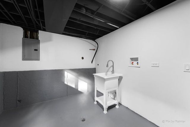 600 N IOWA Avenue, Villa Park, IL 60181