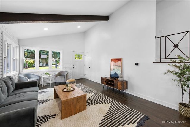 600 N IOWA Avenue, Villa Park, IL 60181