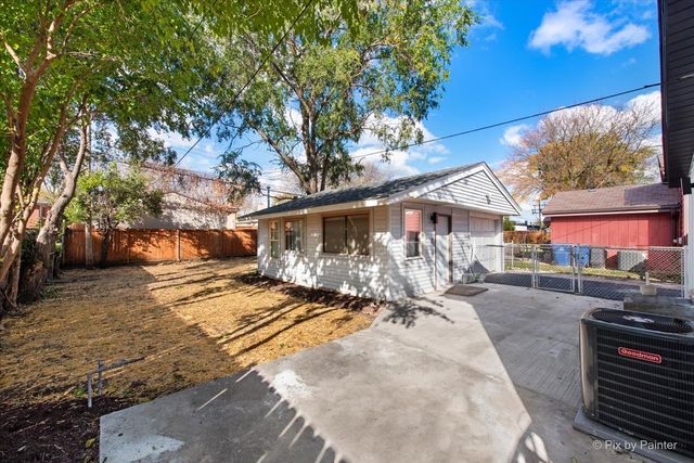 600 N IOWA Avenue, Villa Park, IL 60181