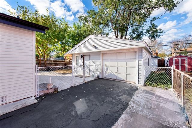 600 N IOWA Avenue, Villa Park, IL 60181