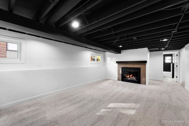 600 N IOWA Avenue, Villa Park, IL 60181