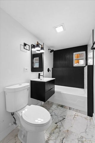 600 N IOWA Avenue, Villa Park, IL 60181