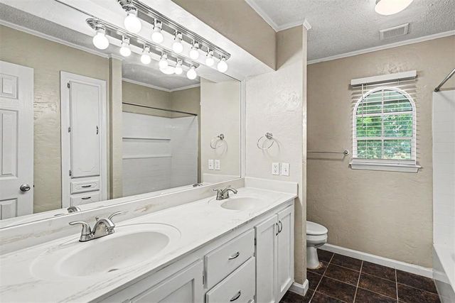 8921 E Rambling Drives, Oklahoma City, OK 73132