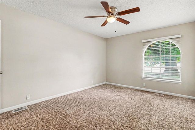 8921 E Rambling Drives, Oklahoma City, OK 73132