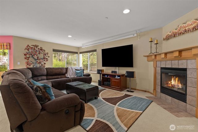 1822 Fisher Avenue, Dupont, WA 98327