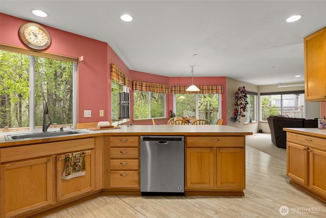 1822 Fisher Avenue, Dupont, WA 98327