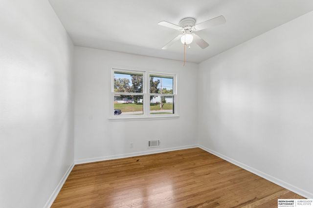 5313 Grand Avenue, Omaha, NE 68104