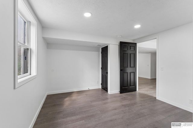 5313 Grand Avenue, Omaha, NE 68104