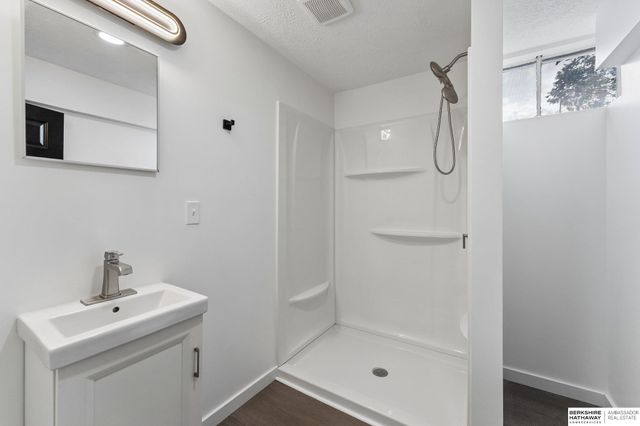 5313 Grand Avenue, Omaha, NE 68104