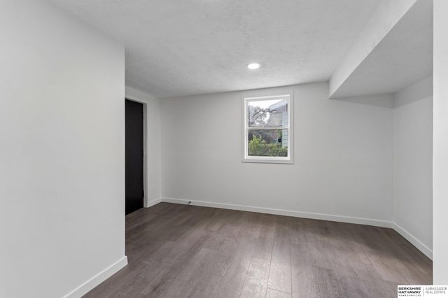 5313 Grand Avenue, Omaha, NE 68104