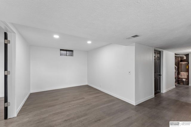 5313 Grand Avenue, Omaha, NE 68104