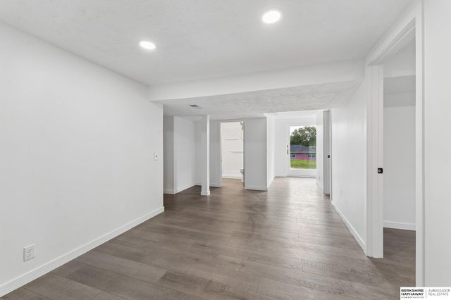5313 Grand Avenue, Omaha, NE 68104