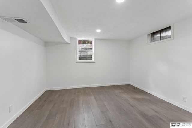 5313 Grand Avenue, Omaha, NE 68104