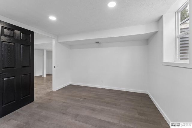 5313 Grand Avenue, Omaha, NE 68104