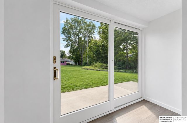 5313 Grand Avenue, Omaha, NE 68104
