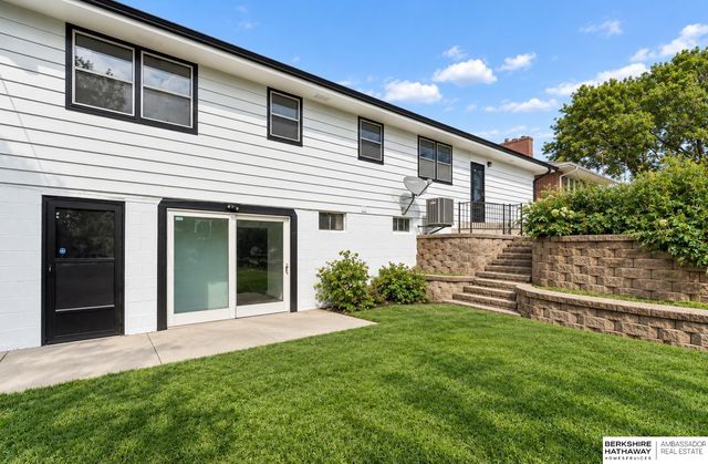 5313 Grand Avenue, Omaha, NE 68104