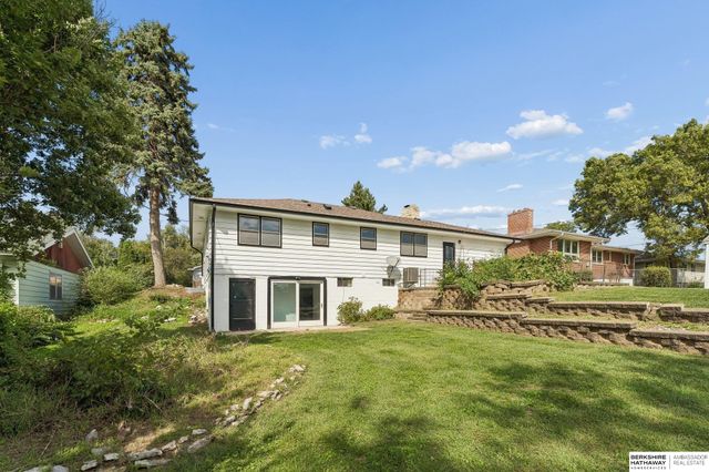 5313 Grand Avenue, Omaha, NE 68104