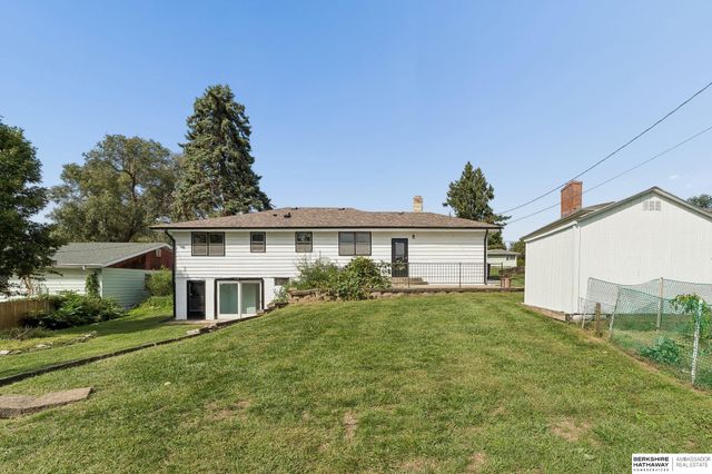 5313 Grand Avenue, Omaha, NE 68104