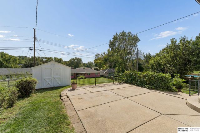 5313 Grand Avenue, Omaha, NE 68104