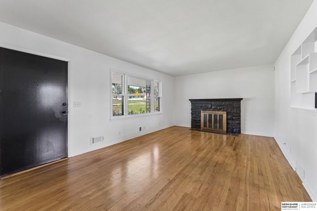 5313 Grand Avenue, Omaha, NE 68104