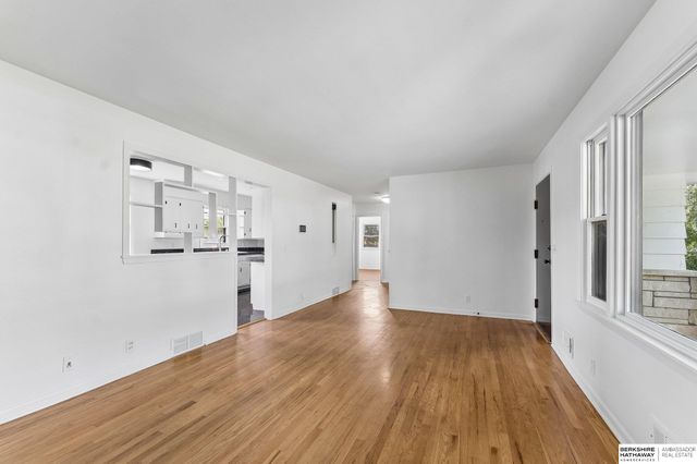 5313 Grand Avenue, Omaha, NE 68104