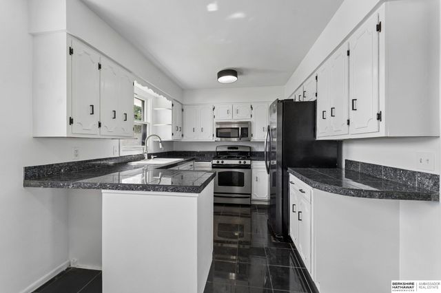5313 Grand Avenue, Omaha, NE 68104