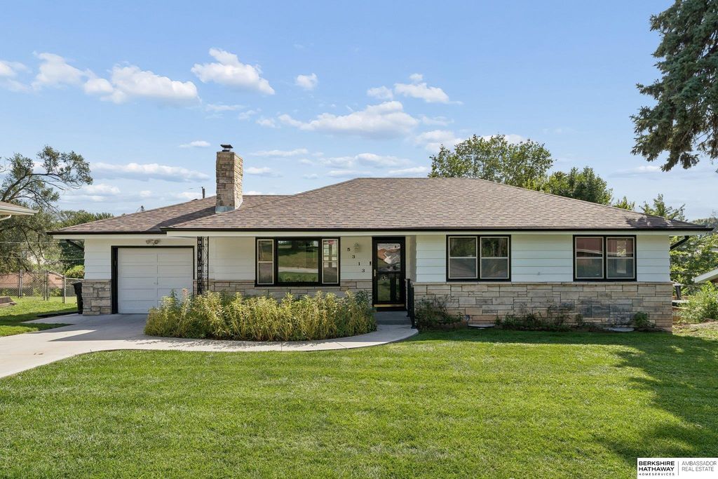 5313 Grand Avenue, Omaha, NE 68104
