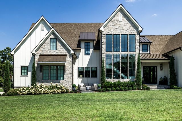 1936 Silver Fox Rd, Thompsons Station, TN 37179