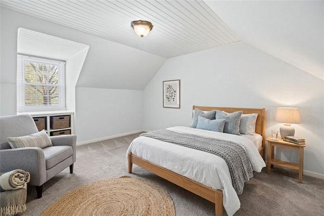 7633 Tomahawk Road, Prairie Village, KS 66208