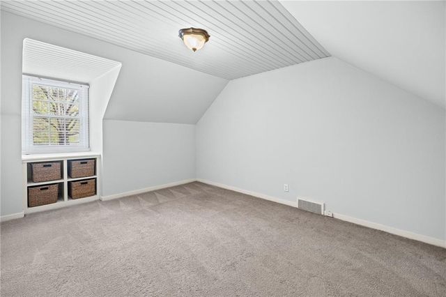 7633 Tomahawk Road, Prairie Village, KS 66208