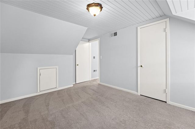 7633 Tomahawk Road, Prairie Village, KS 66208