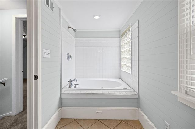 7633 Tomahawk Road, Prairie Village, KS 66208