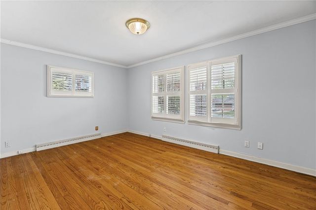 7633 Tomahawk Road, Prairie Village, KS 66208