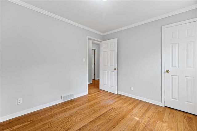 7633 Tomahawk Road, Prairie Village, KS 66208