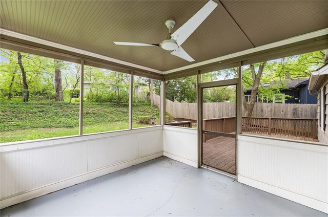 7633 Tomahawk Road, Prairie Village, KS 66208