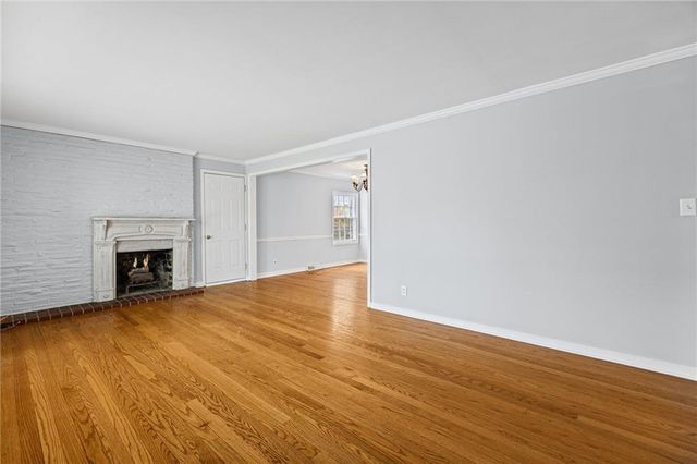 7633 Tomahawk Road, Prairie Village, KS 66208