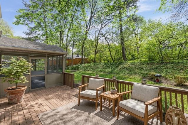 7633 Tomahawk Road, Prairie Village, KS 66208