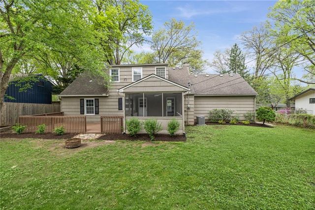 7633 Tomahawk Road, Prairie Village, KS 66208