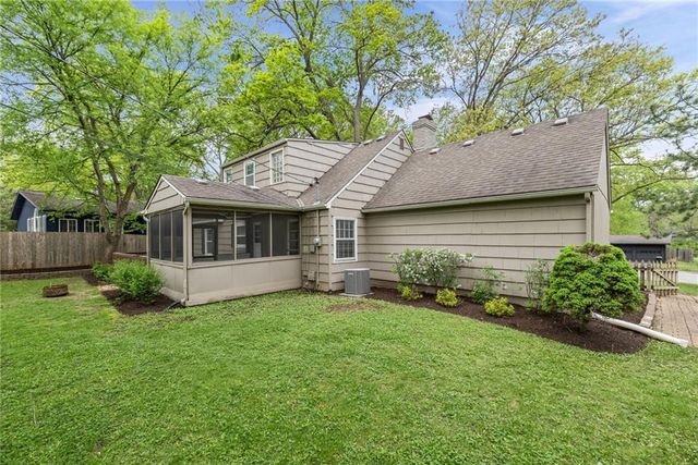 7633 Tomahawk Road, Prairie Village, KS 66208
