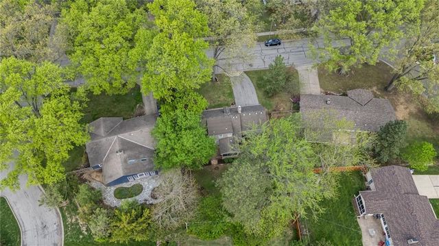 7633 Tomahawk Road, Prairie Village, KS 66208