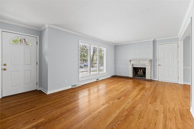 7633 Tomahawk Road, Prairie Village, KS 66208